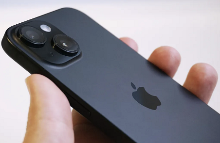 今年的iPhone16后置摄像头可能会重新设计