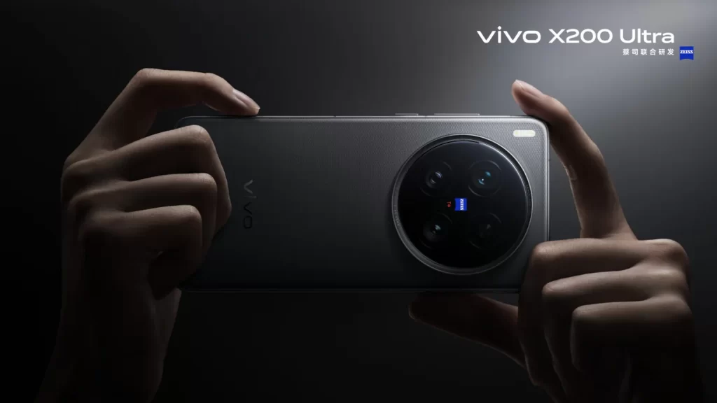 vivo X200 Ultra 搭载令人惊叹的 8.6x 外接镜头和 35mm 主摄像头，现已发布