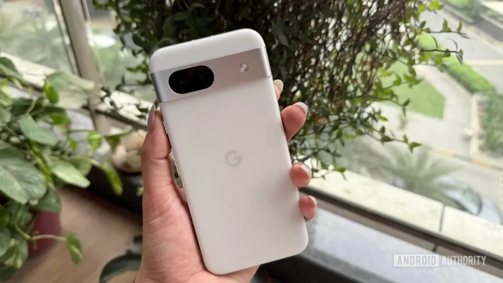 一部 Pixel 8 在热水浴缸中泡了四天，结果竟然是这样的