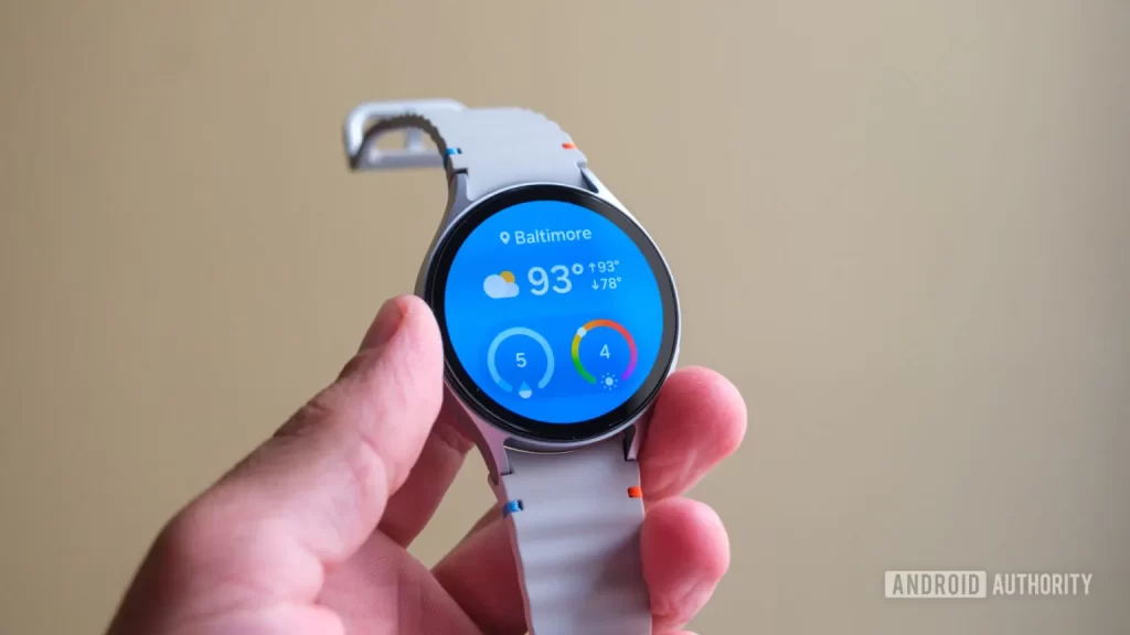 One UI 8 Watch 正在探索半尺寸图块，以下是它们的外观展示