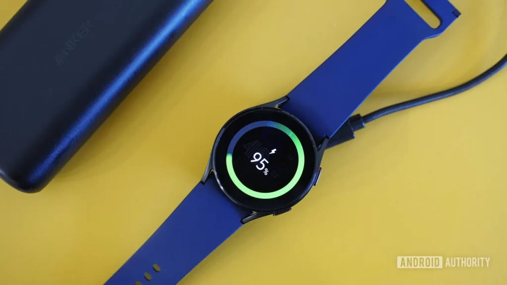 三星正在为 Galaxy Watch 开发一项迫切需要的电池延长功能（APK 拆解分析）