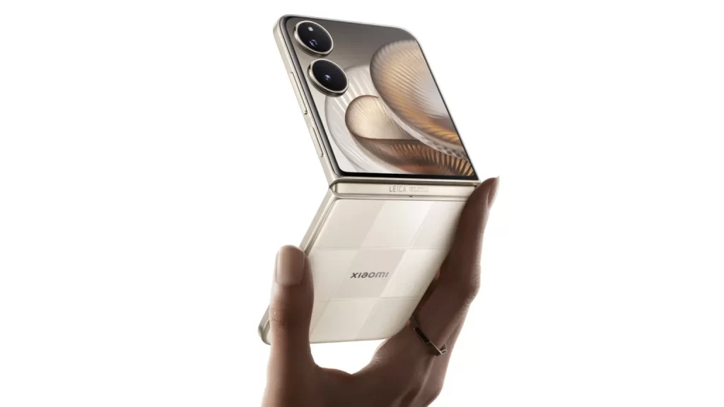 一款全新的 Galaxy Z Flip 7 竞争对手带来了令人印象深刻的配置，以及一款极为奇特的配件