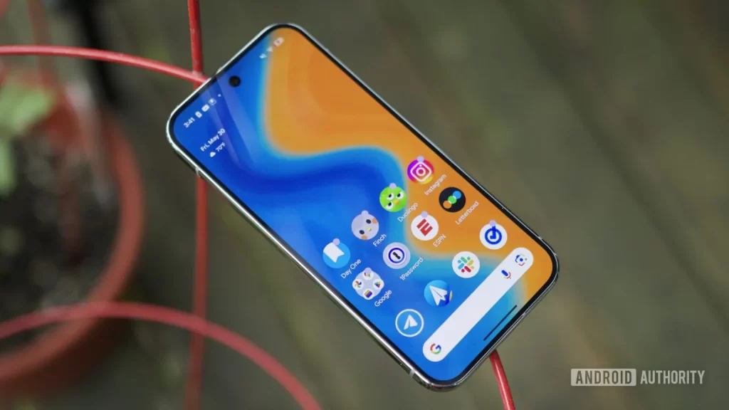 Android 16 QPR1 Beta 2 刚刚对你的状态栏进行了类似 iOS 风格的改动