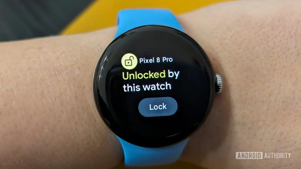新的 Pixel Watch 设置或将支持自动锁定你遗落的手机（APK 拆解）