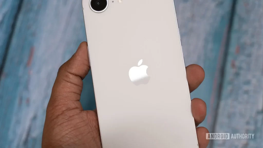 最新的 iPhone Fold 爆料让 Galaxy Z Fold 7 的外屏看起来格外巨大
