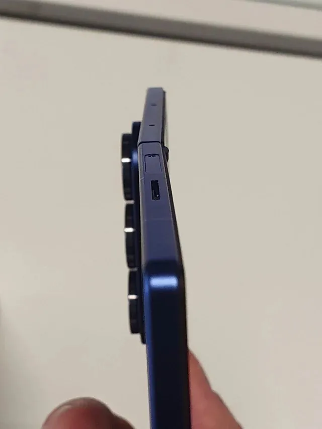 我们的 Galaxy Z Fold 7 能够完美平整展开，但有消费者反映展示机存在问题