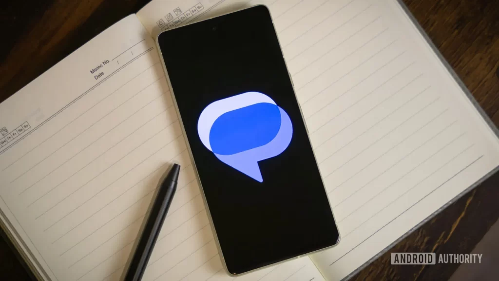 Google 消息（Google Messages）将“图库”和“相机”拆分为两个独立选项