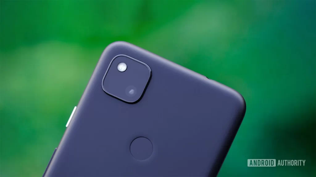 Google 刚刚强制部分坚持不升级的 Pixel 4a 用户安装了限制电池性能的更新