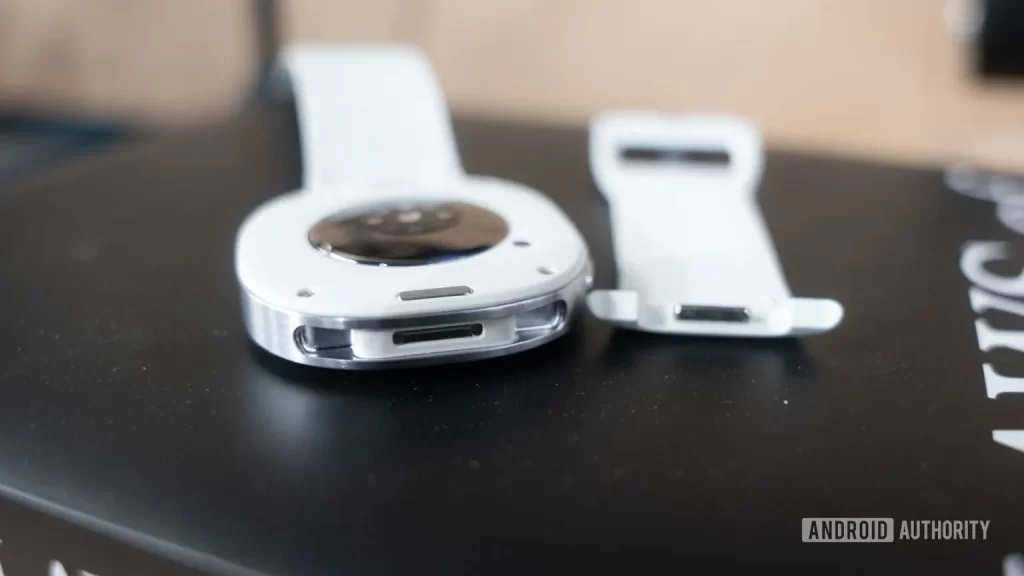 三星发布全新方形圆角设计的 Galaxy Watch 8 和 Watch 8 Classic，搭载 Wear OS 6！