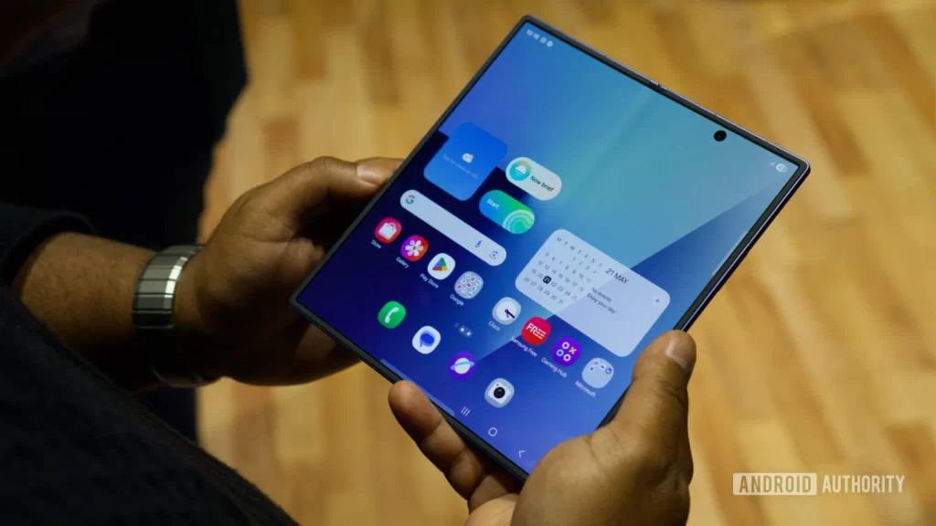 Galaxy Z Fold 8 或将最终摆脱折叠屏手机最令人诟病的缺点之一