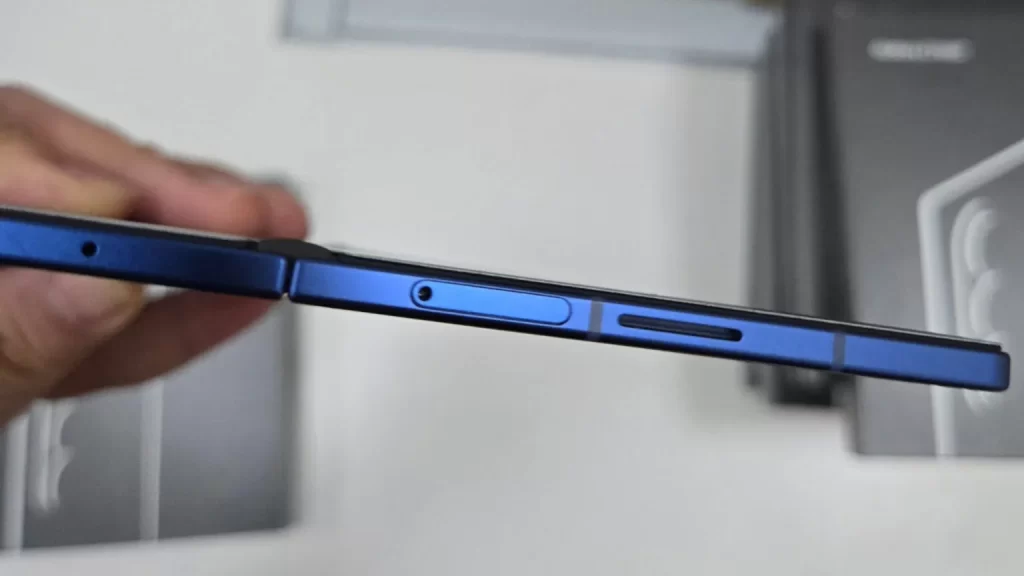 Galaxy Z Fold 7 首次曝光真实上手照片