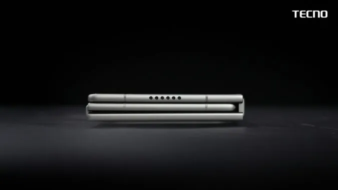 随着三星三折叠手机即将登场，TECNO 发布了自家的 “G 型” 概念手机
