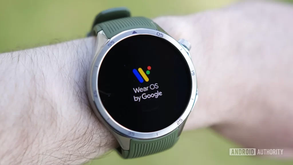 Google Messages 在 Wear OS 上率先采用 Material 3 Expressive 设计，领先于 Android 版本