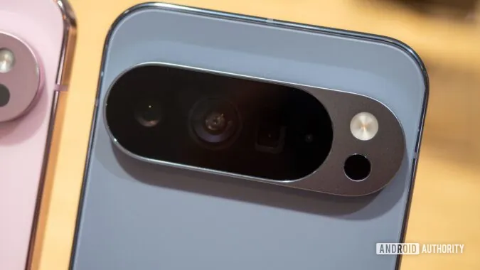 谷歌回应了我们的期待，在 Pixel 10 Pro 相机应用中新增了 10 倍变焦按钮
