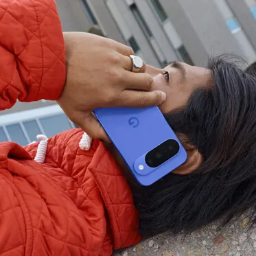 这次的 Pixel 10 爆料再次展示了那款令人惊艳的靛蓝配色。