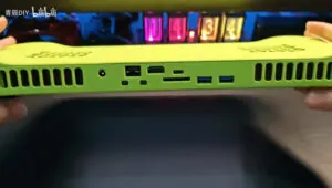 忘掉 Steam Deck 吧，这台 12.5 英寸掌机能以 4K 分辨率、100 帧运行游戏