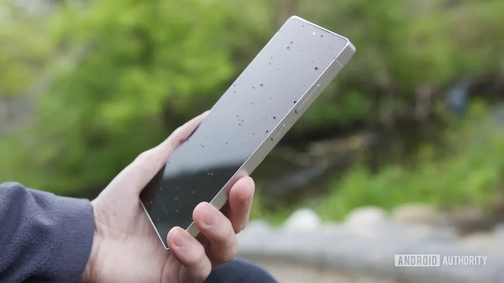 Galaxy S26 Ultra 或将凭借这项黑科技让偷窥屏幕变得不可能