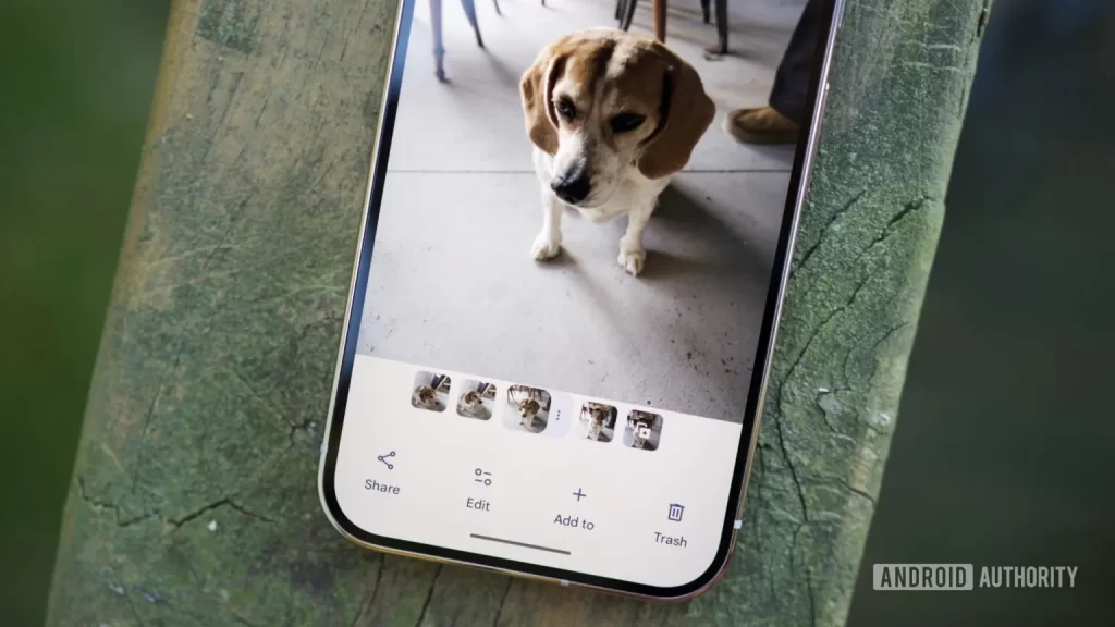 在 Nano Banana 的加持下，Google 相册现在可以修复你照片中的“眨眼”和“模糊”问题