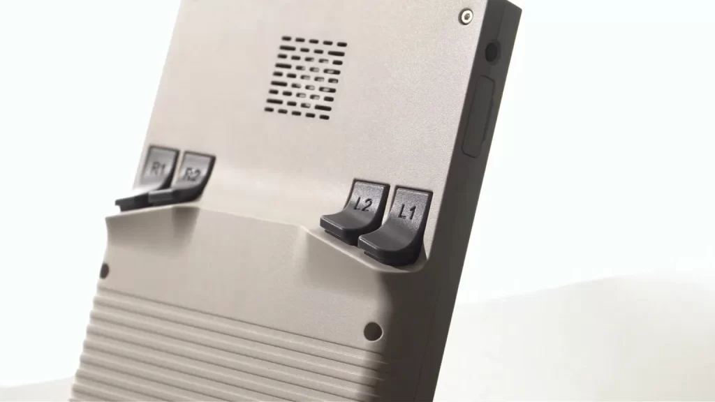 希望你的 Game Boy 又大又能玩 PS2 游戏？那就来认识一下 RG 477V 吧